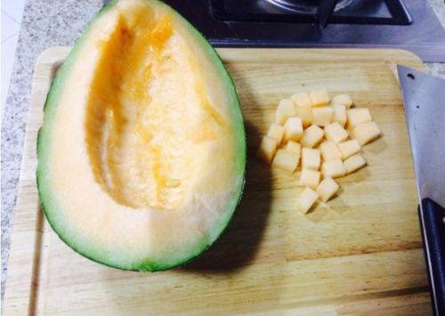 吃假的哈密瓜视频,视频曝光惊人真相