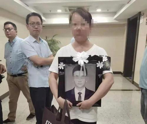 吃瓜小伙儿后续视频,揭秘后续视频中的精彩瞬间与幕后故事