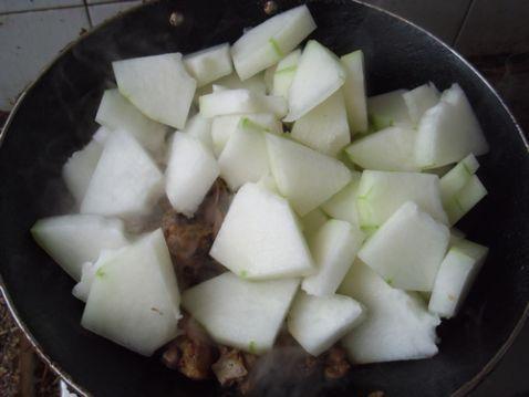 芋瓜如何切块吃视频,轻松掌握家常美味