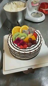 大瓜头吃蛋糕好吃吗视频,美味瞬间引发网友热议